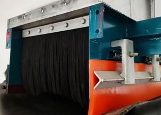 Polyurethane Conveyor Skirting Roll Heavy Duty Quarry Conveyor Dust Containment