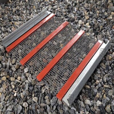 توری سیمی خود تمیز شونده با روزنه 3.18 میلی‌متر تا 17.15 میلی‌متر برای افزایش 40 درصدی بازدهی و 30 درصد سطح باز بیشتر