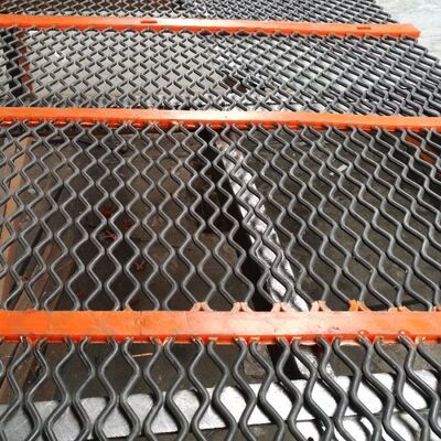 صفحه نمایش خود تمیز شونده با دهانه مثلثی از جنس استنلس استیل با روزنه 2 تا 18 میلی‌متر برای فرآوری معدن